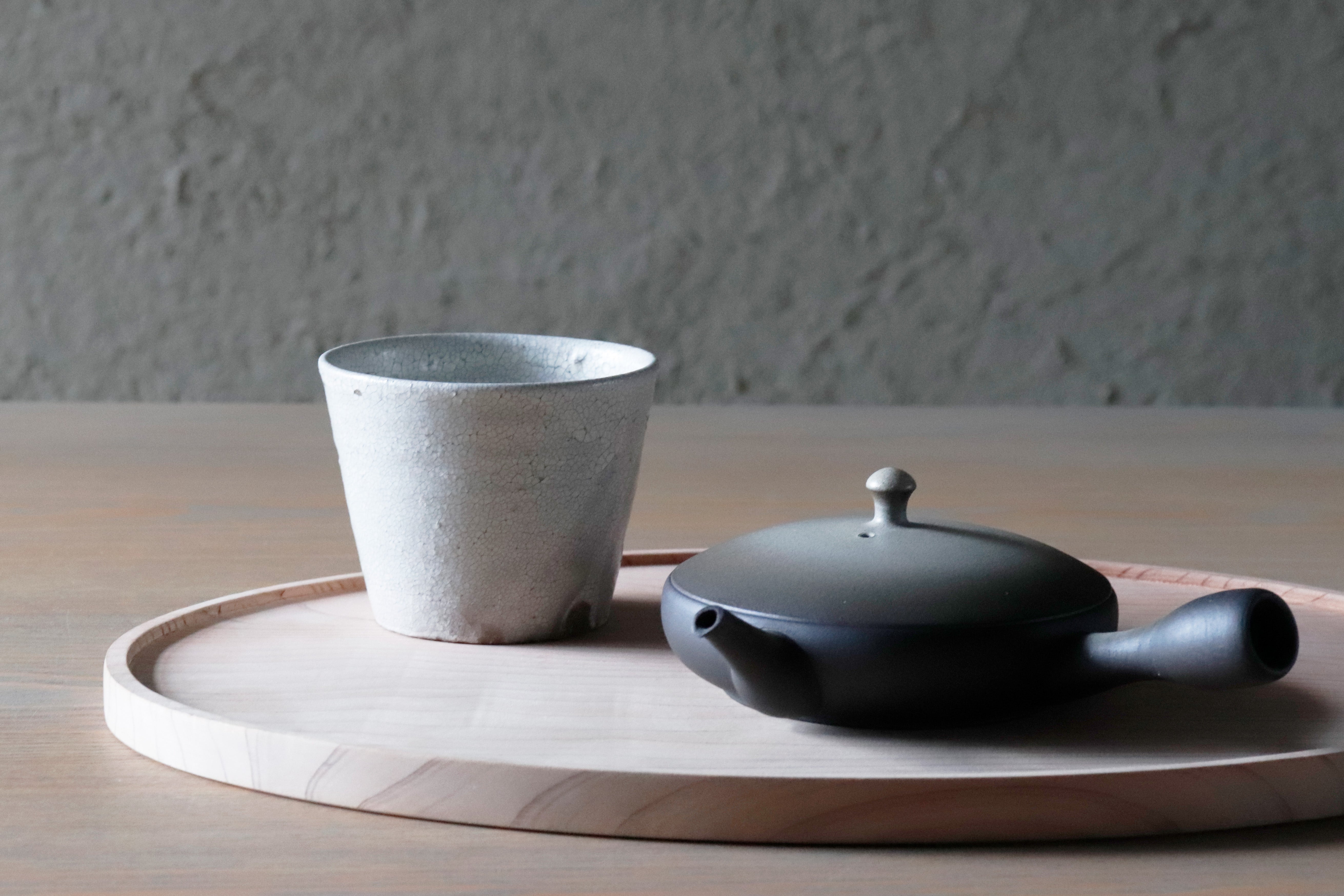 前川淳蔵】白ぼかし平急須 (常滑急須) - 日本茶専門店YUGEN