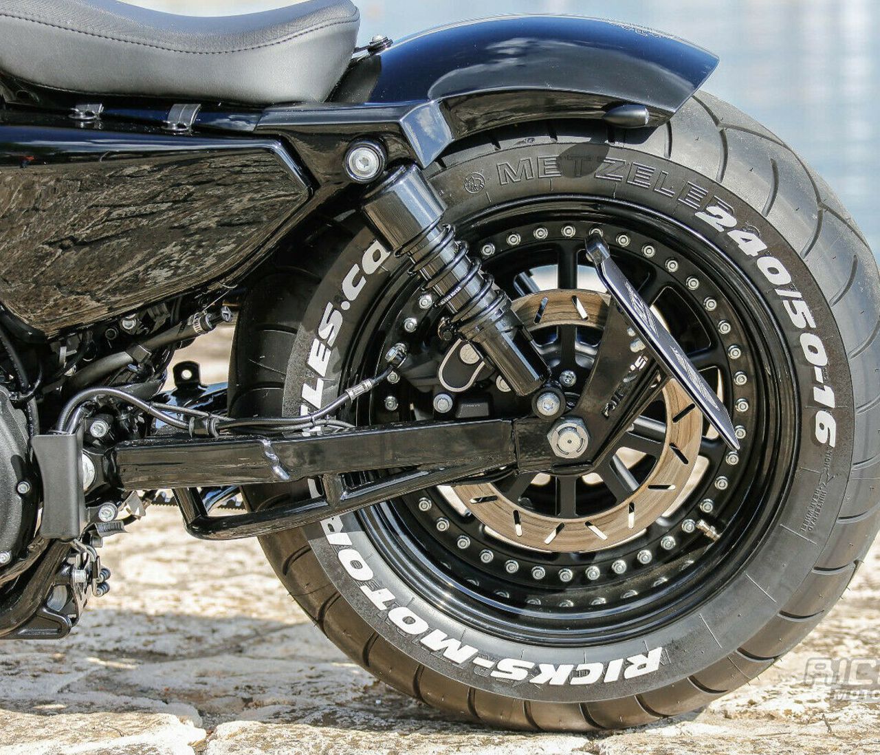 リックスモーターサイクルズ□スチールリアフェンダー 未塗装 【10～21