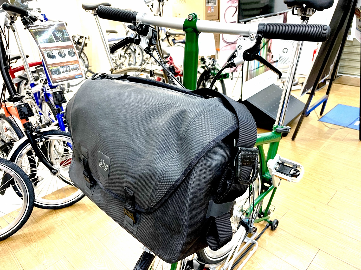 BROMPTON】容量たっぷりのメッセンジャーバッグ | 新宿で自転車をお