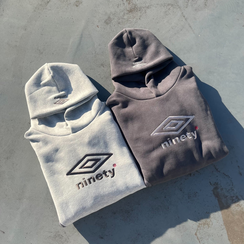 9090 × umbro Collaboration Logo Hoodie – YZ