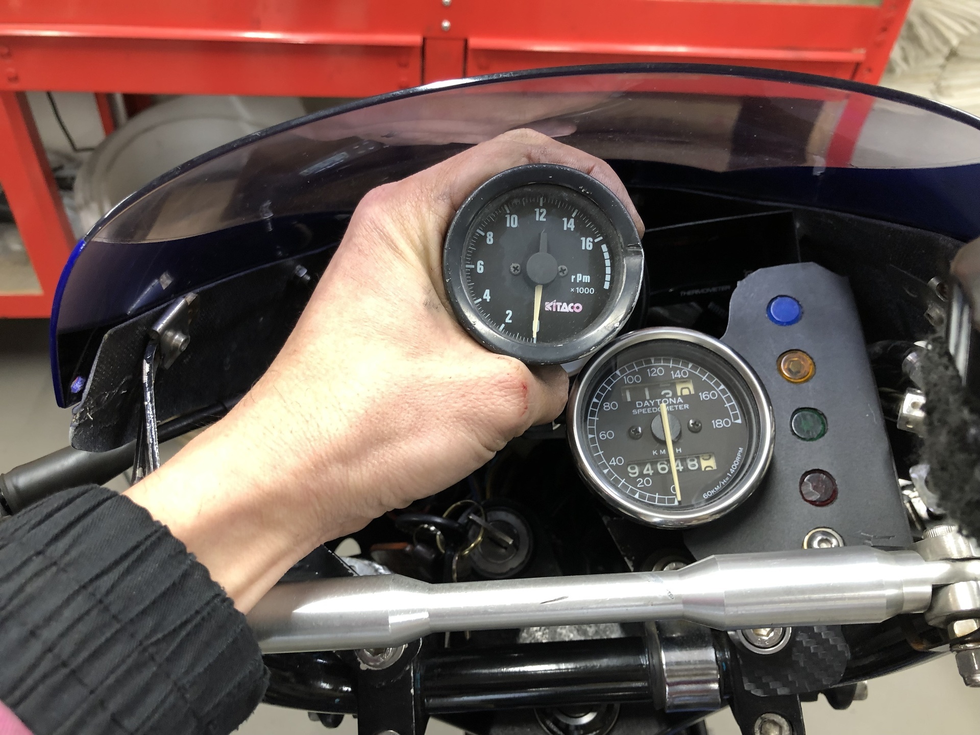 RZ-VOL83 電気式汎用タコメーターの交換！ - NAPS-ON マガジン