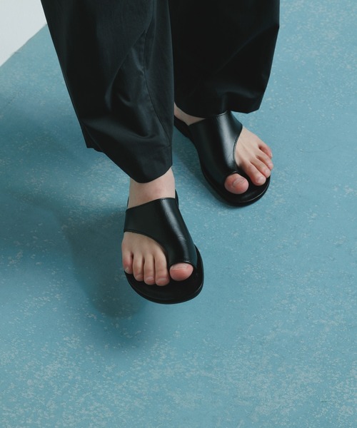 ADAM ET ROPE'（アダムエロペ） サンダル レザートングサンダル メンズ