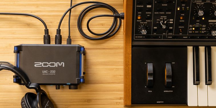 UAC-232 USB Audio Converter | ZOOM