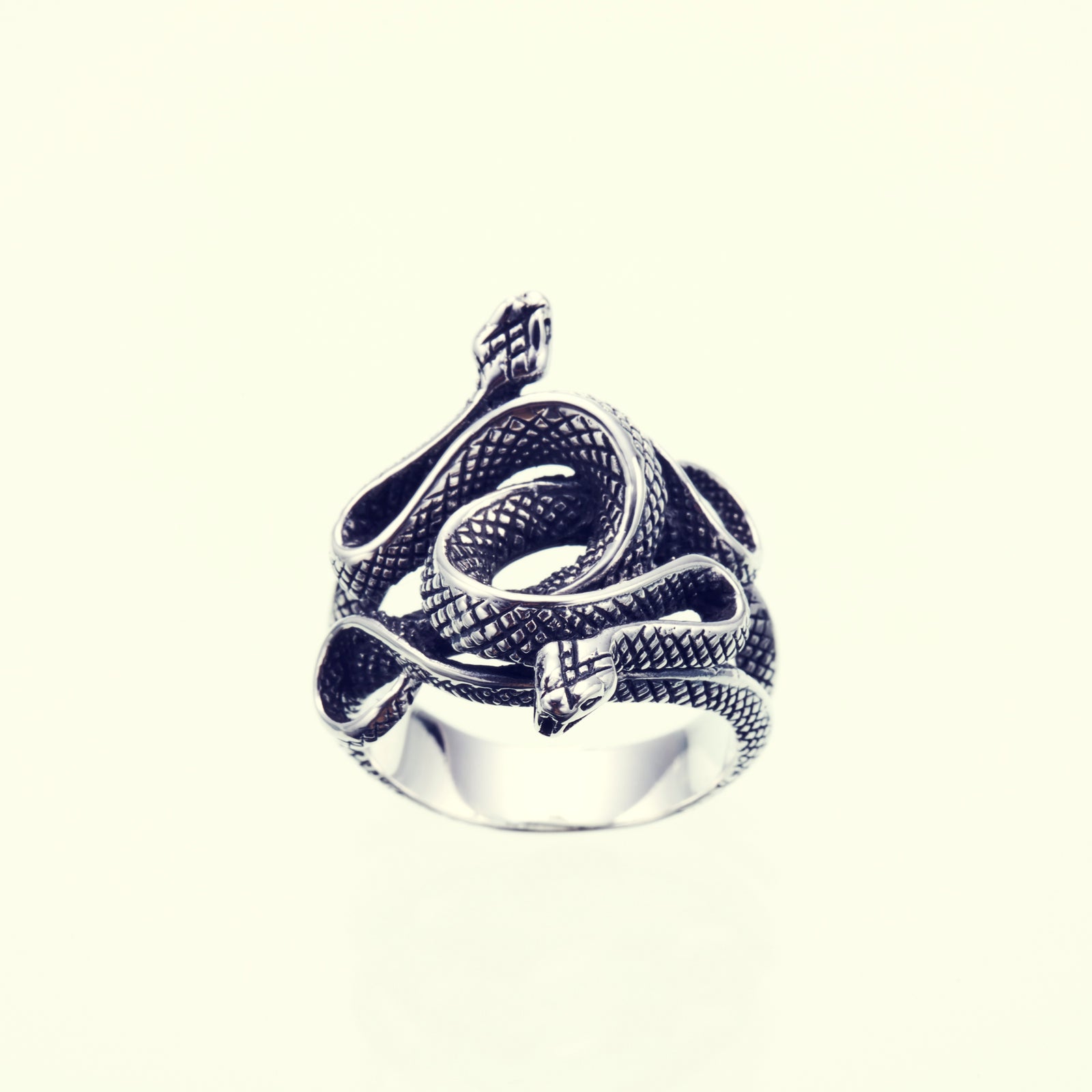 SQ2048_w_snake_ring_02_1600x.