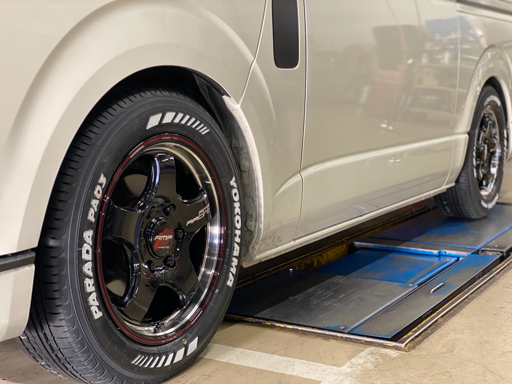 200系ハイエース キャンピングカーにタイヤアルミセットを取付しま