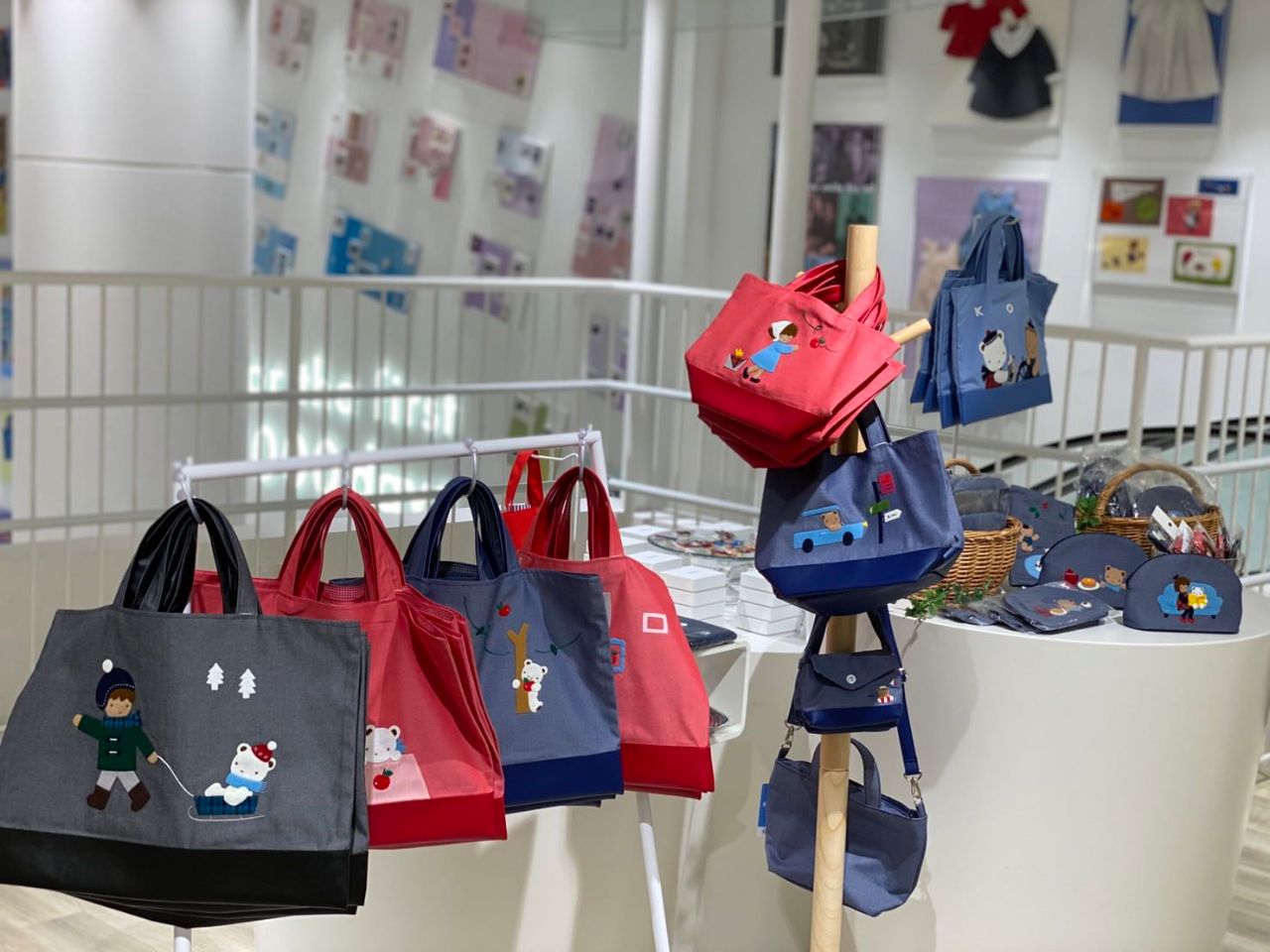 神戸本店】デニムシリーズ、入荷いたしました！｜ファミリア神戸本店の
