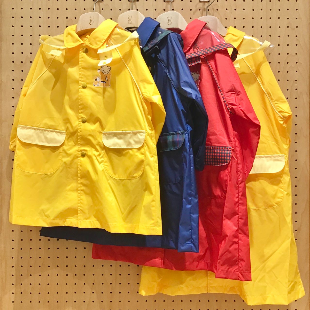 梅雨も楽しむレイングッズ｜ファミリアファミリア芦屋モンテメール店の