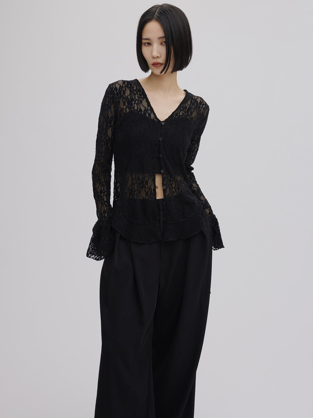 UND 2WAY CUT LACE FRILL TOP