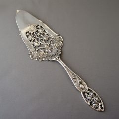 ドイツ「ヒルデスハイムローズ ケーキサーバー 長さ15.5cm
