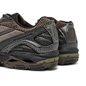 Buy Mizuno x Vainl Archive Wave Rider 10 in brown | D1GD252101