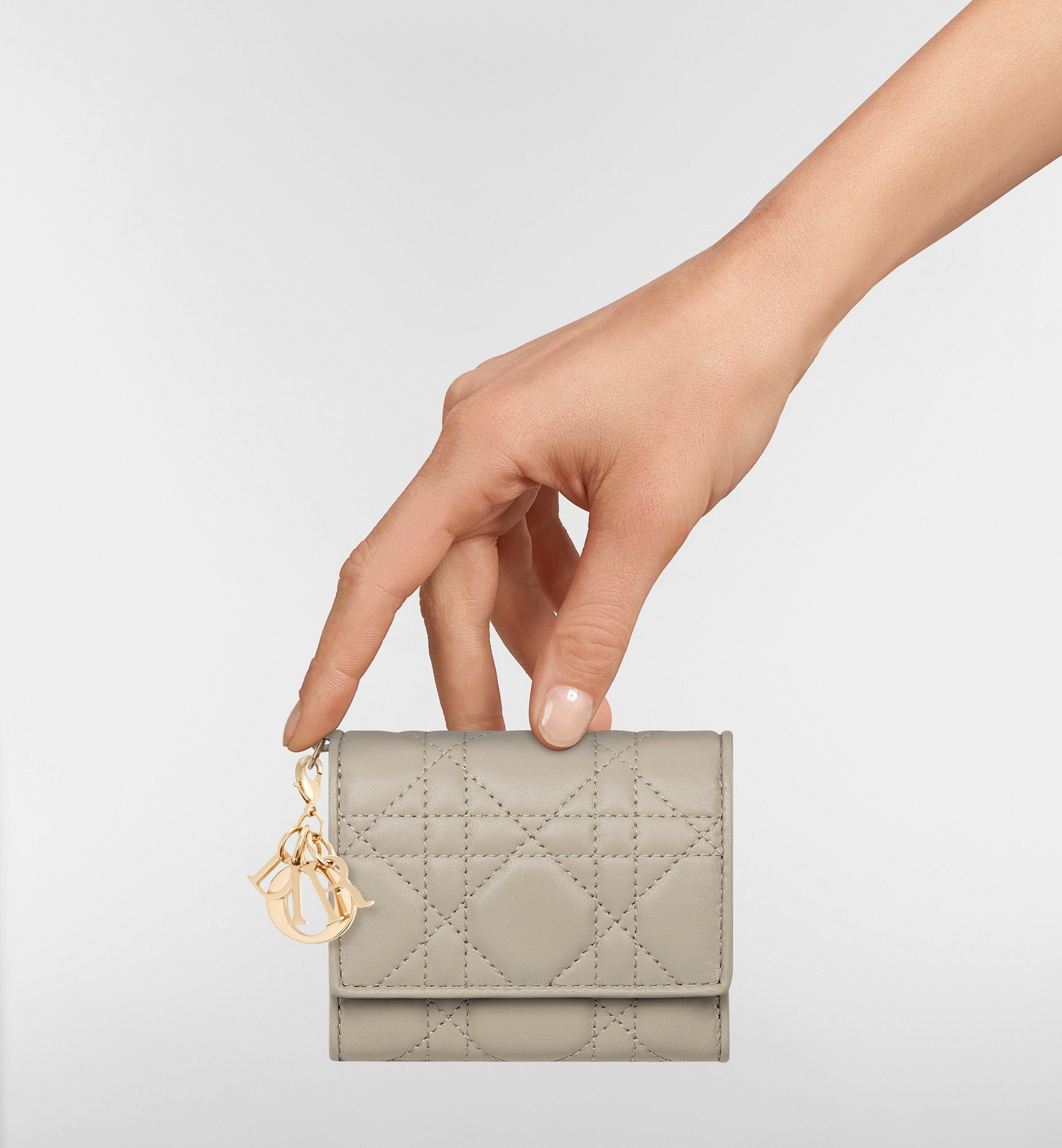 DIOR | 【日本限定】Lady Dior Lotus ウォレット カナージュ ラムスキン