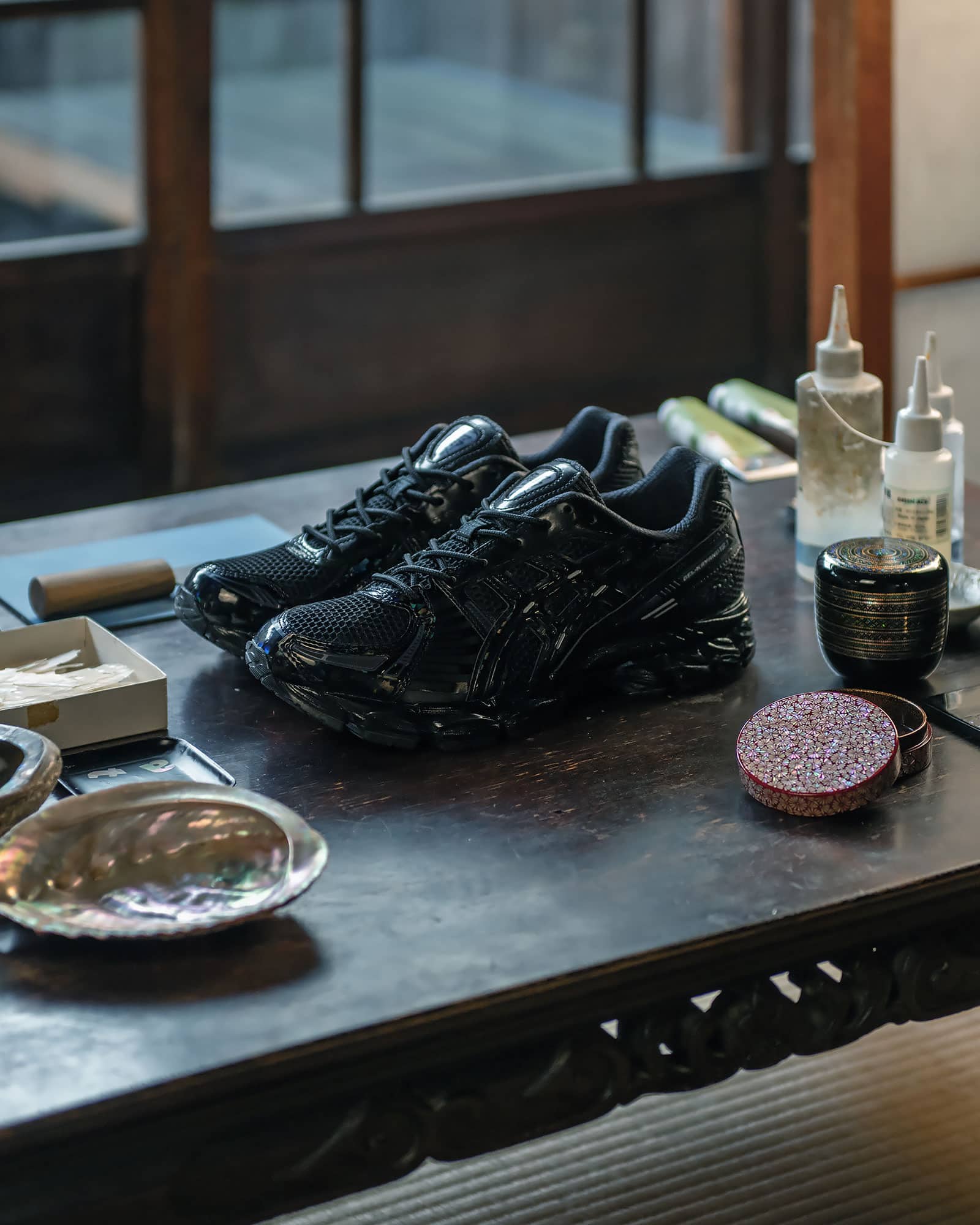 asics GEL-KAYANO 12.1 atmos RADEN（螺鈿） | atmos（アトモス） 公式