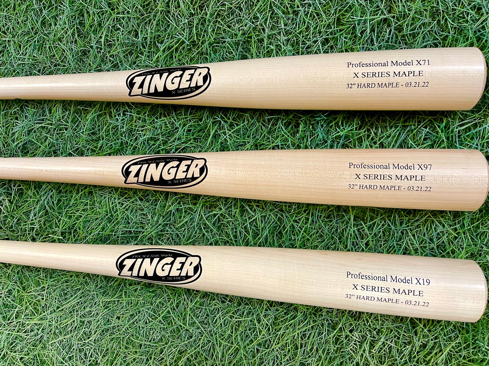 X19 - All Natural Pro Maple w/ Ink Dot | Zinger Bat Company