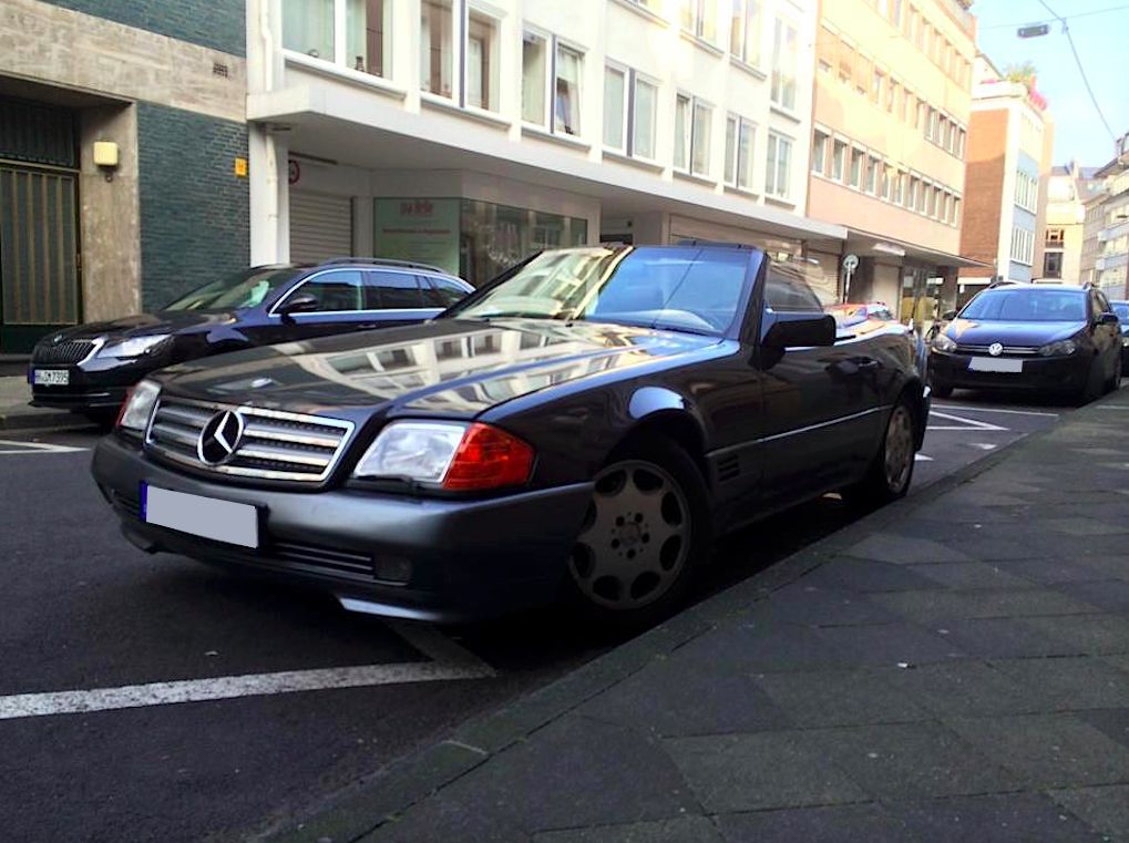 このメルセデスベンツR129のSLは前期モデル？W124系最後のクラシック