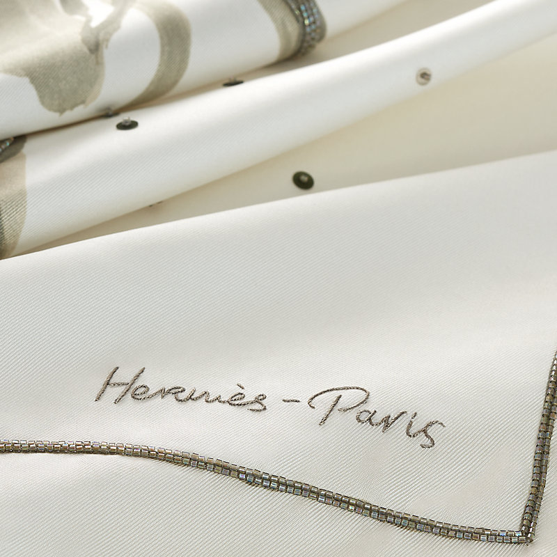 カレ 90 プレシュー 《ペガサスのように自由に》 - ホワイト | Hermès