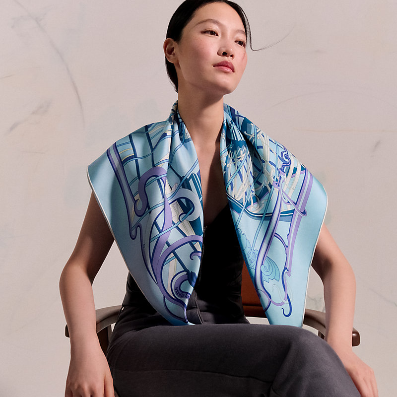 カレ 90 《鞭のライン》 - ブルー | Hermès - エルメス-公式サイト