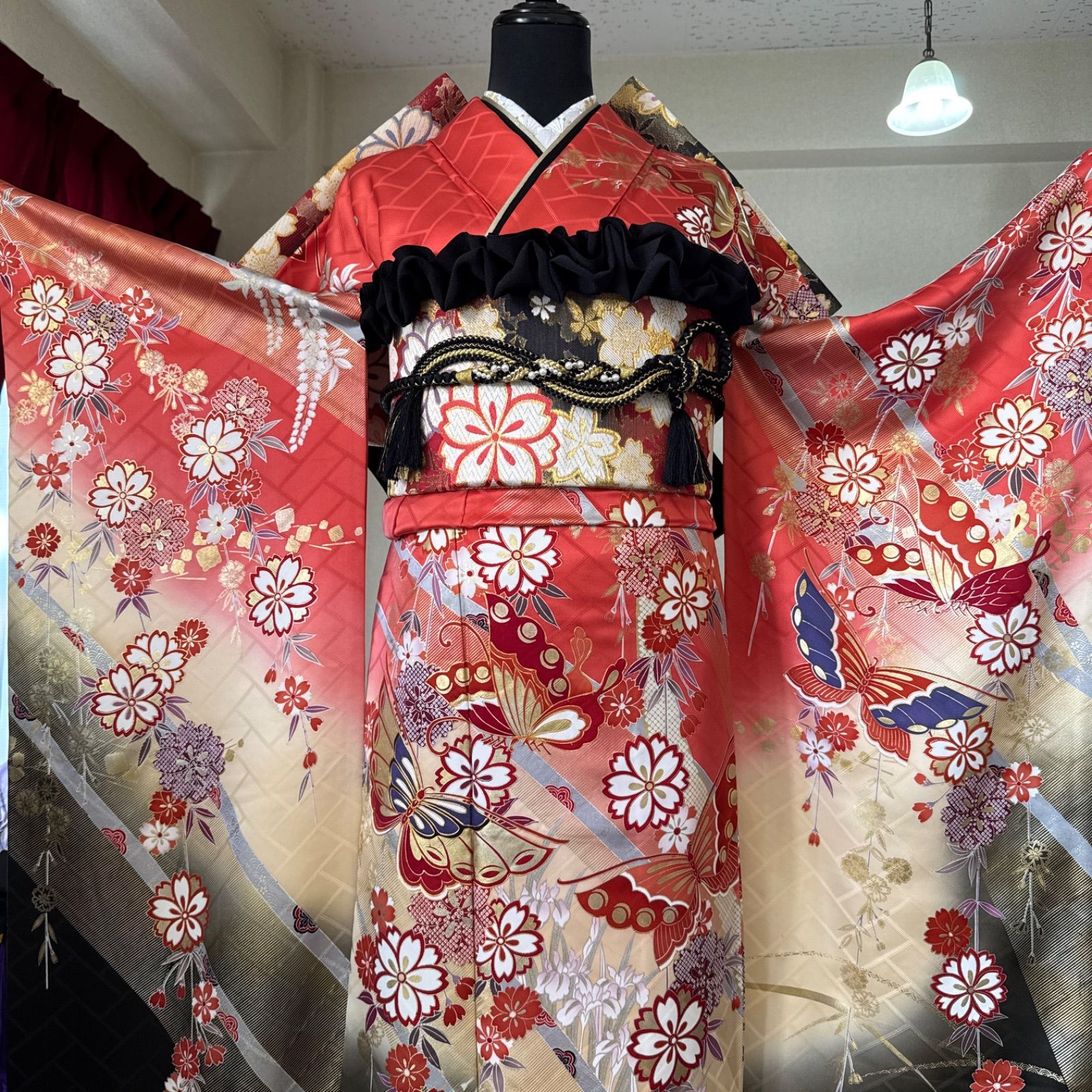豪華振袖セット(4点)・袋帯・重ね衿・半衿・古典柄・駒刺繍・舞蝶