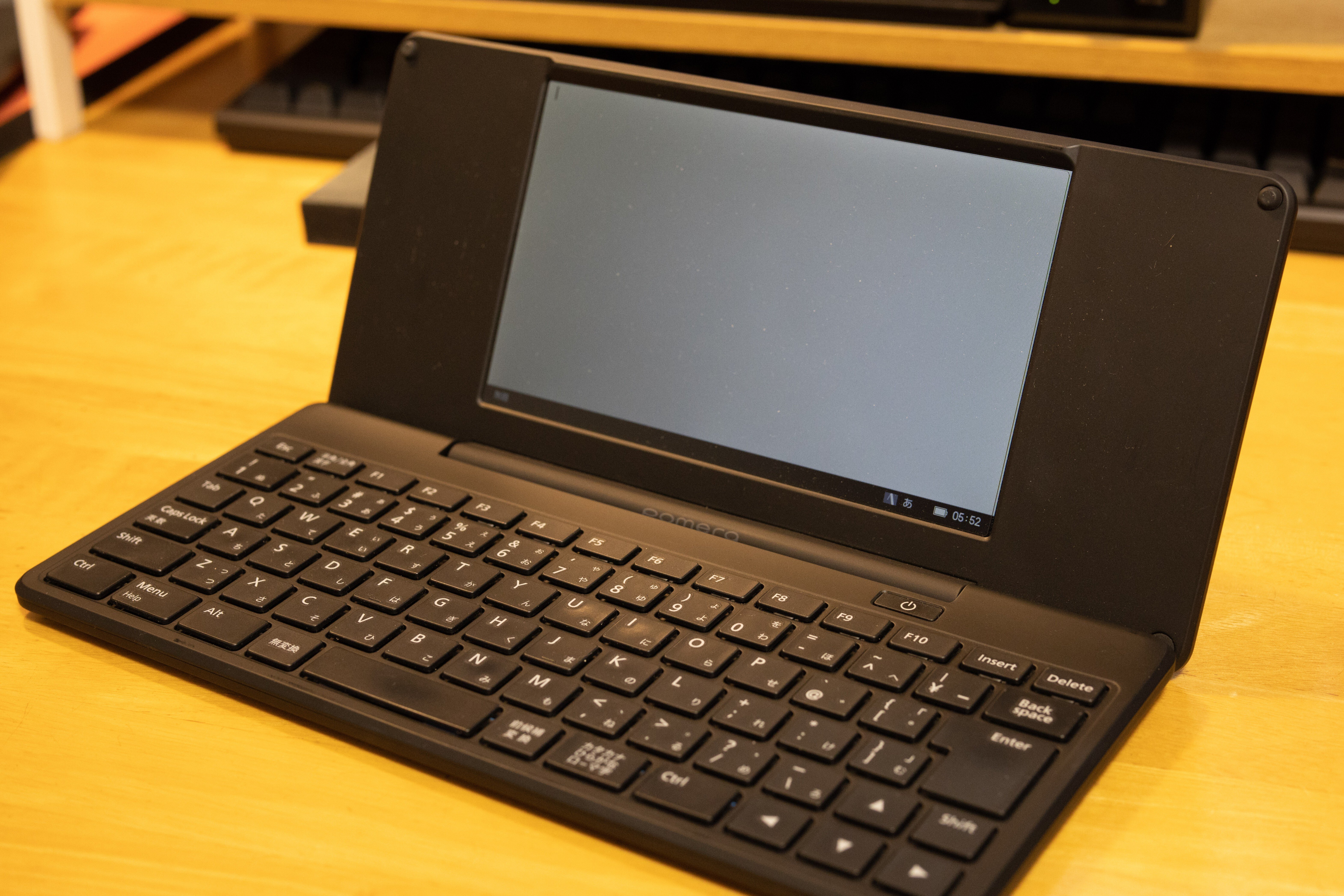 テキスト入力専用機（つまりメモ帳）を探して、結局ポメラに戻ってき