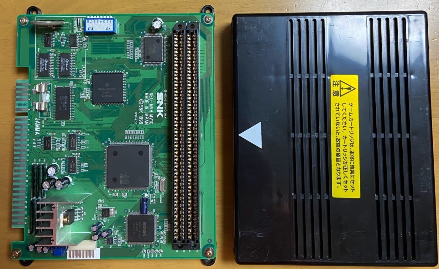 極小ネオジオ基板『MV-1C』のUniBios化&電池ソケット化｜H/de