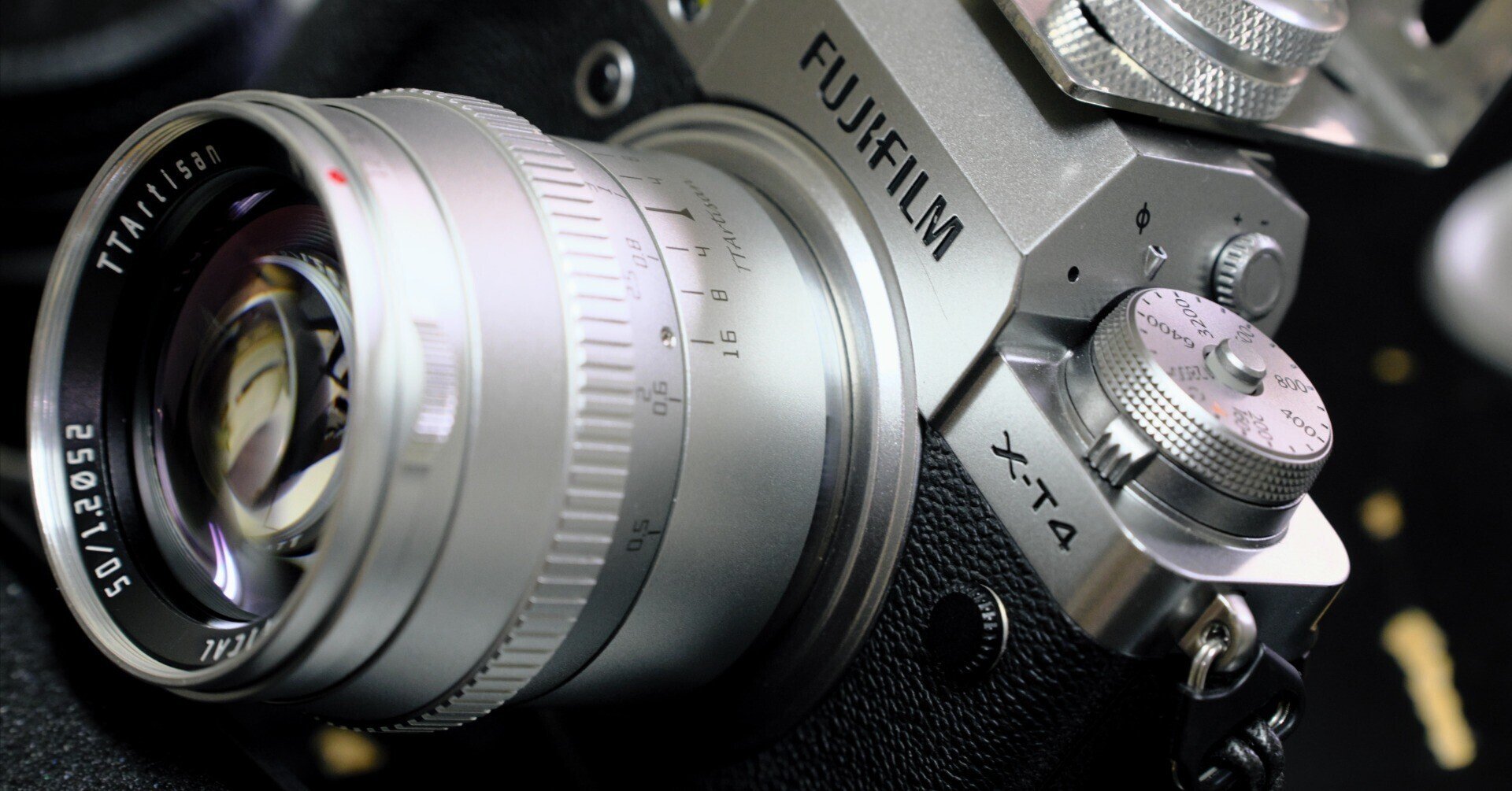 シルバーのカメラに銀色のレンズが生えた(TTArtisan 50mm f/1.2 C X(S