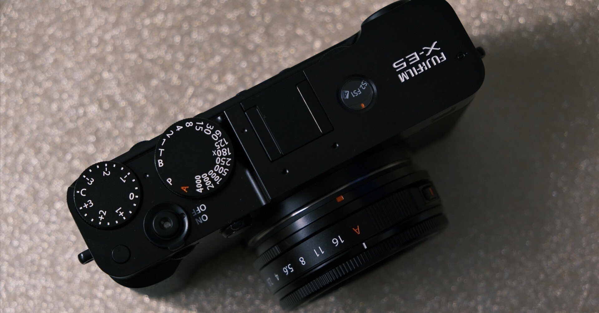 FUJIFILM X-E5 | 届きました。ちいさいが思ったほど軽くはない。｜1GOU
