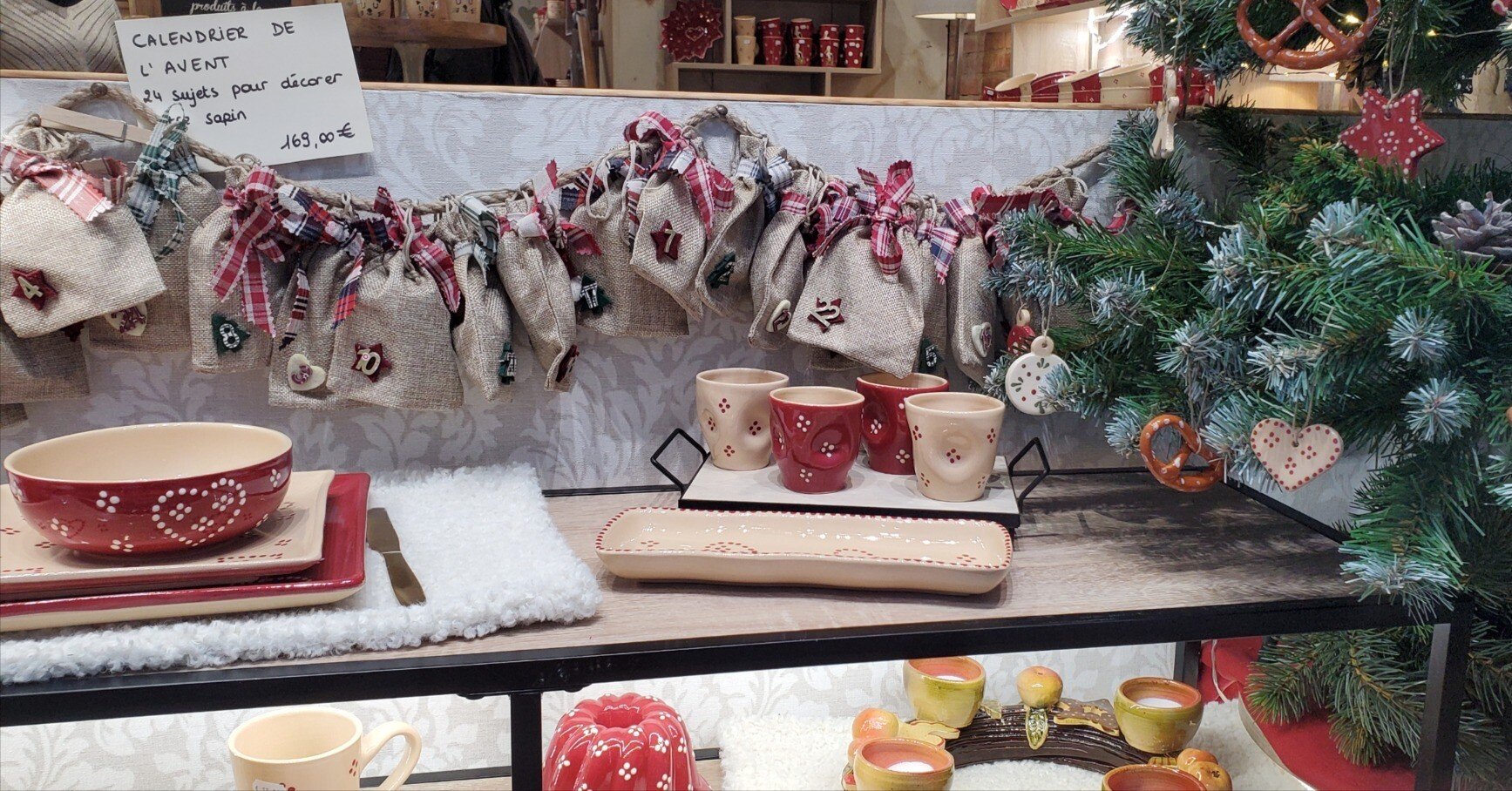Strasbourgでスフレンハイム焼き（アルザス陶器）のクリスマス