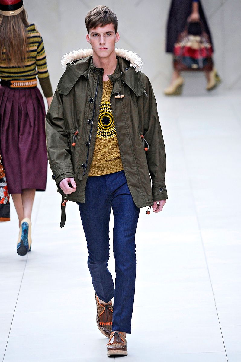 Burberry Prorsum Spring 2012 — Runway Photo Gallery — Vogue | Vogue