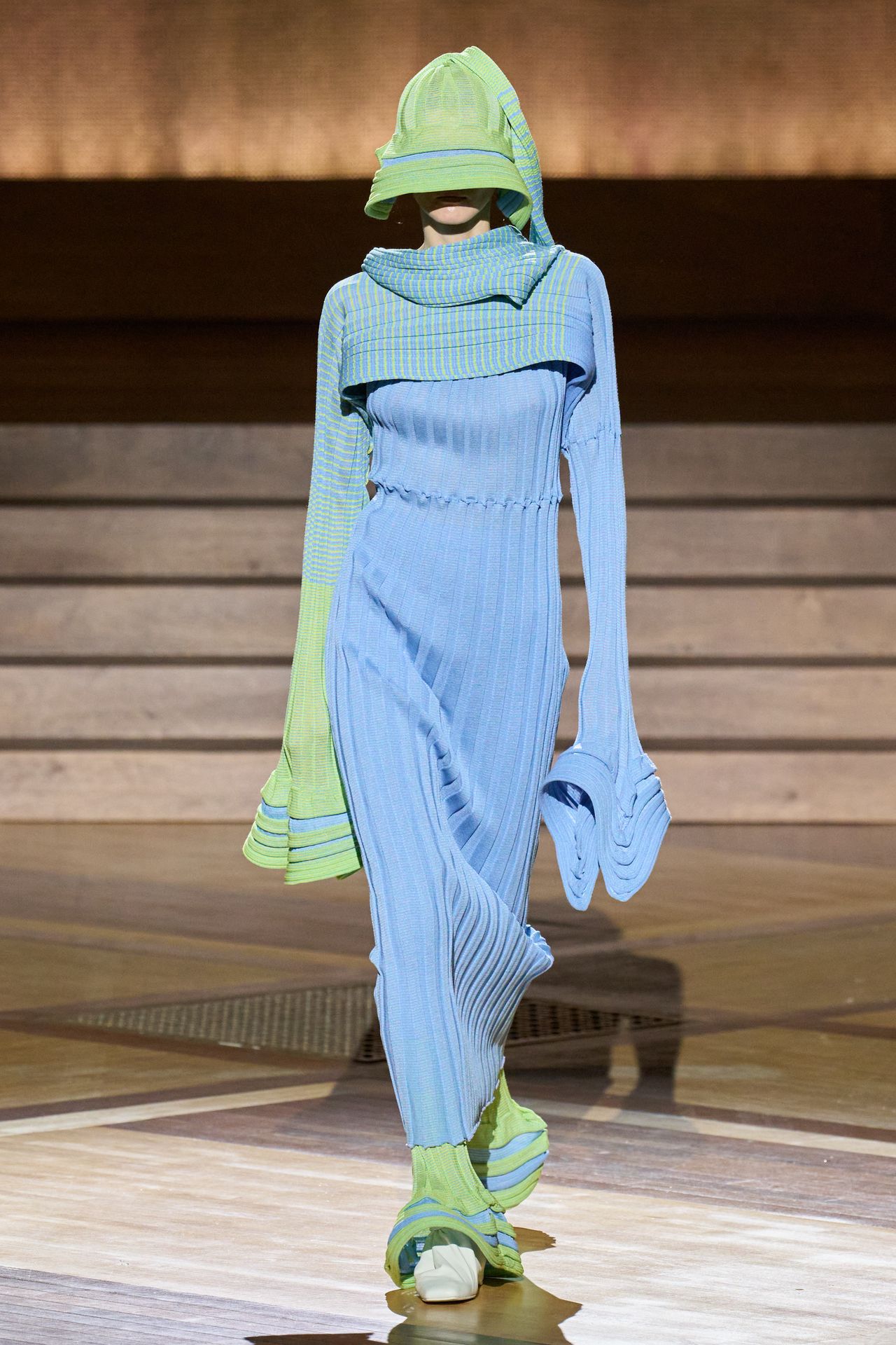 Issey Miyake Fall 2009 Ready-to-Wear Collection | Vogue