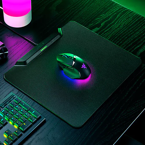 高度なカスタマイズが可能なワイヤレス RGB ゲーミングマウス - Razer