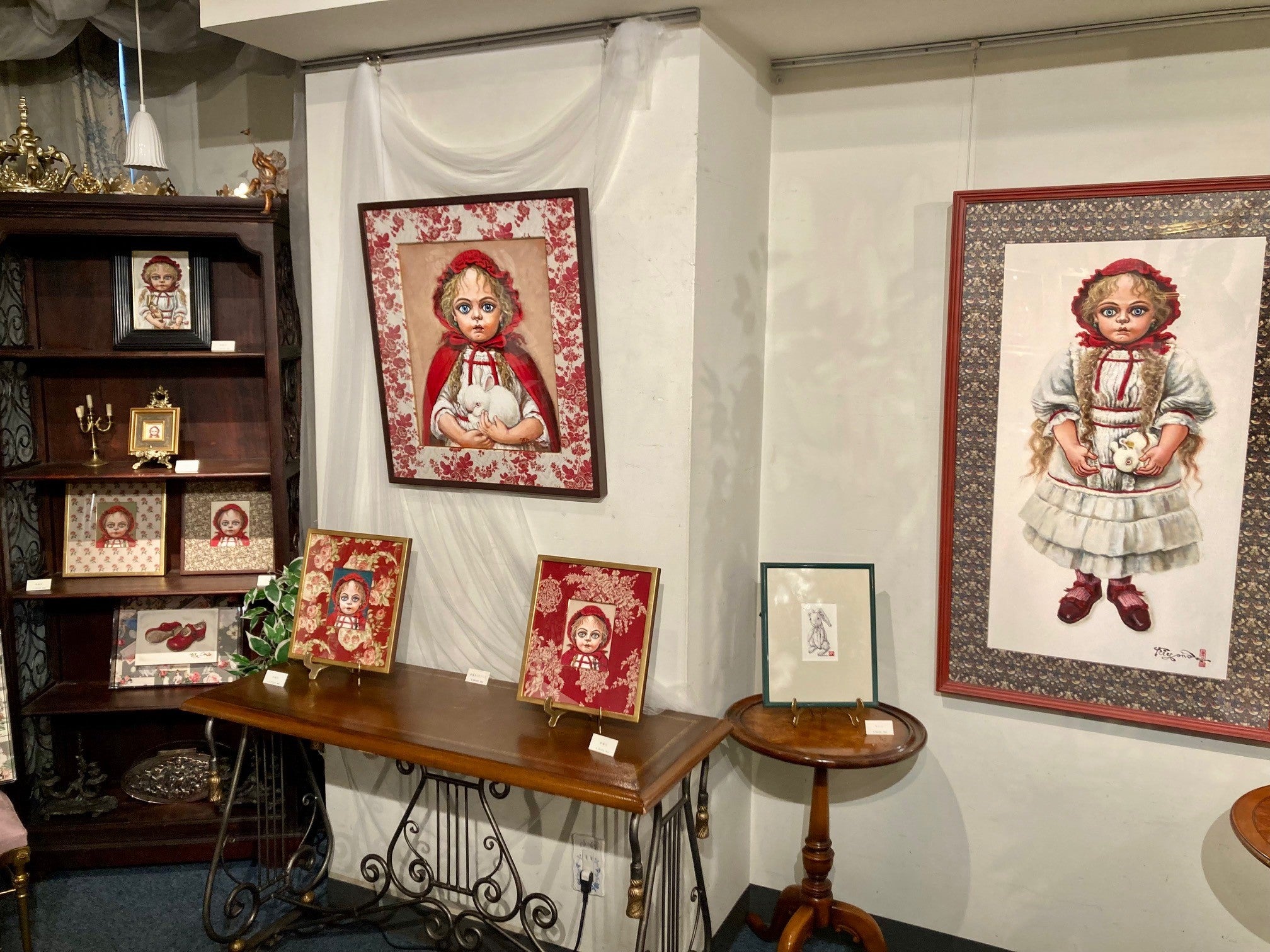 開幕】赤頭巾の絵をテーマにした「個展 小澤清人」 銀座人形館