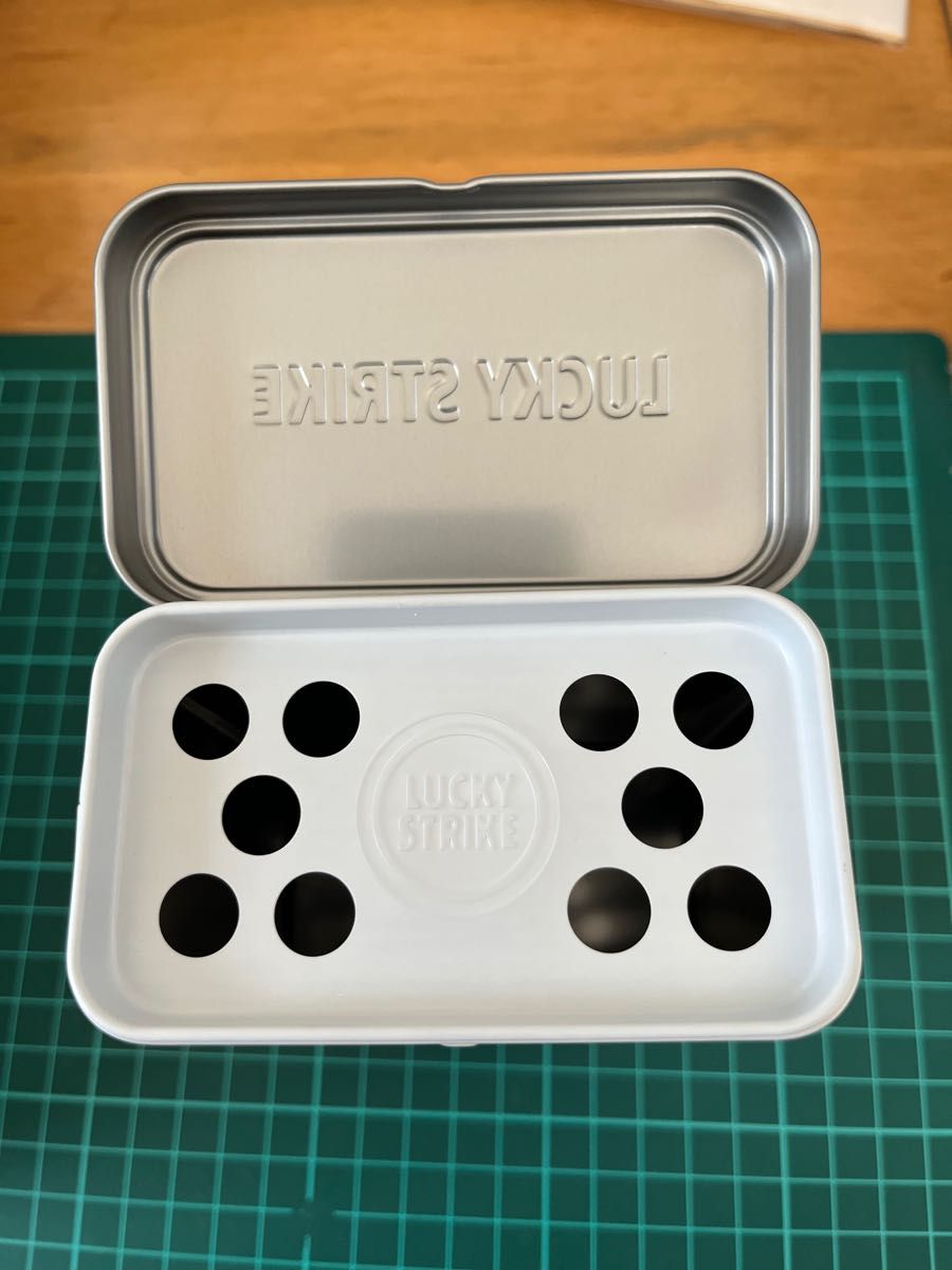 LUCKY STRIKE ラッキーストライクパッケージ型灰皿＋ピンバッジ（1916
