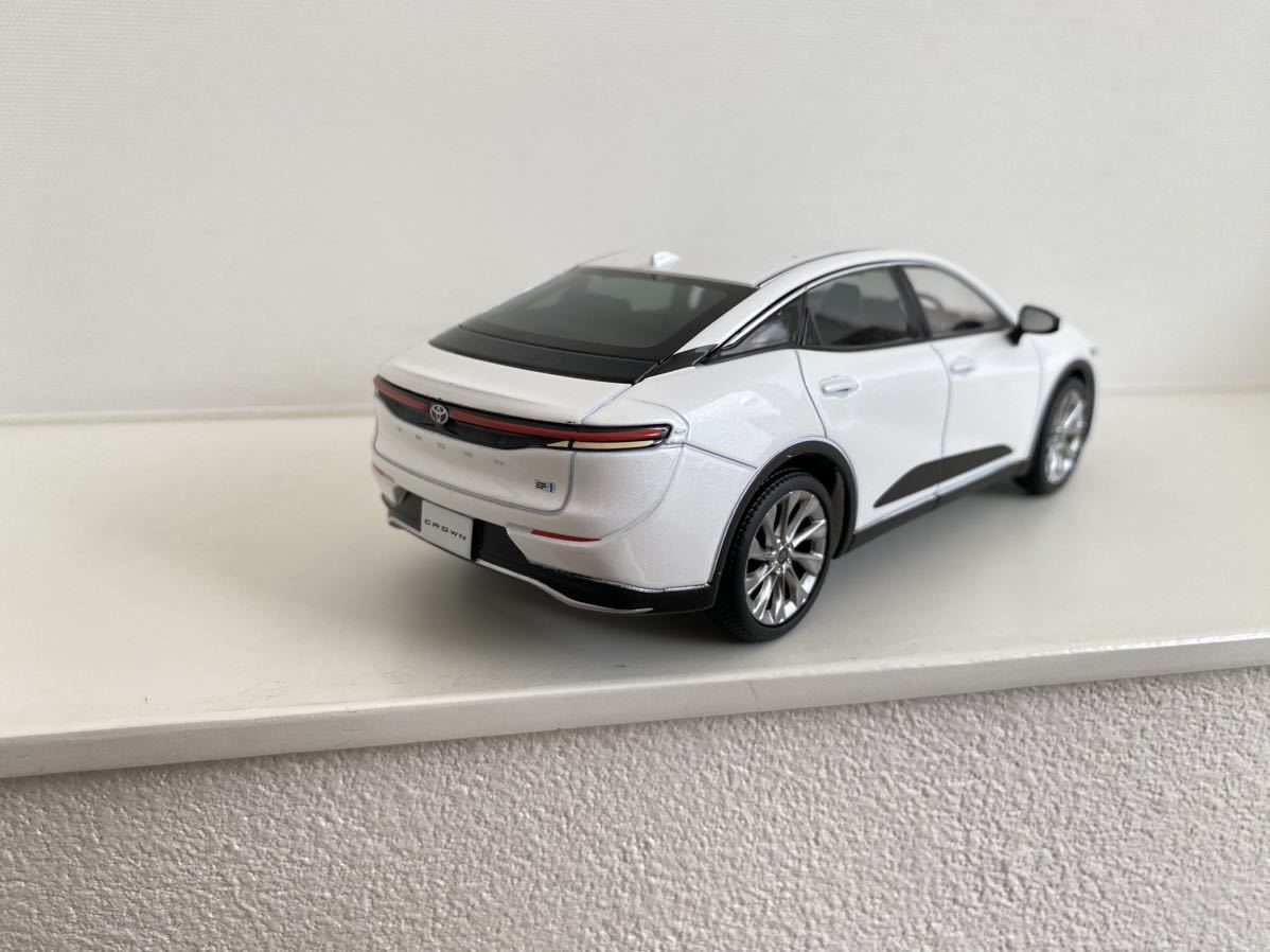 送料込み トヨタ 新型 クラウン クロスオーバー ミニカー 1/30 090