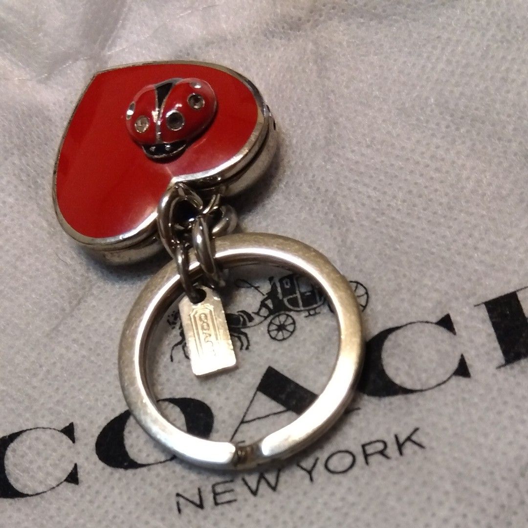 コーチ COACH てんとう虫付ハート型 ロケット（写真入れ）タイプ