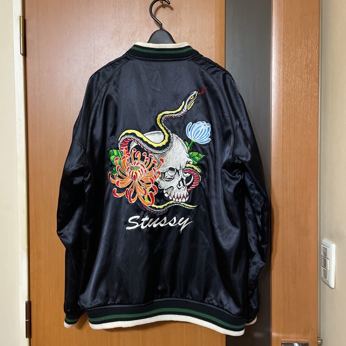 Yahoo!オークション - 希少名作『STUSSY』スカルスネークリバーシブル