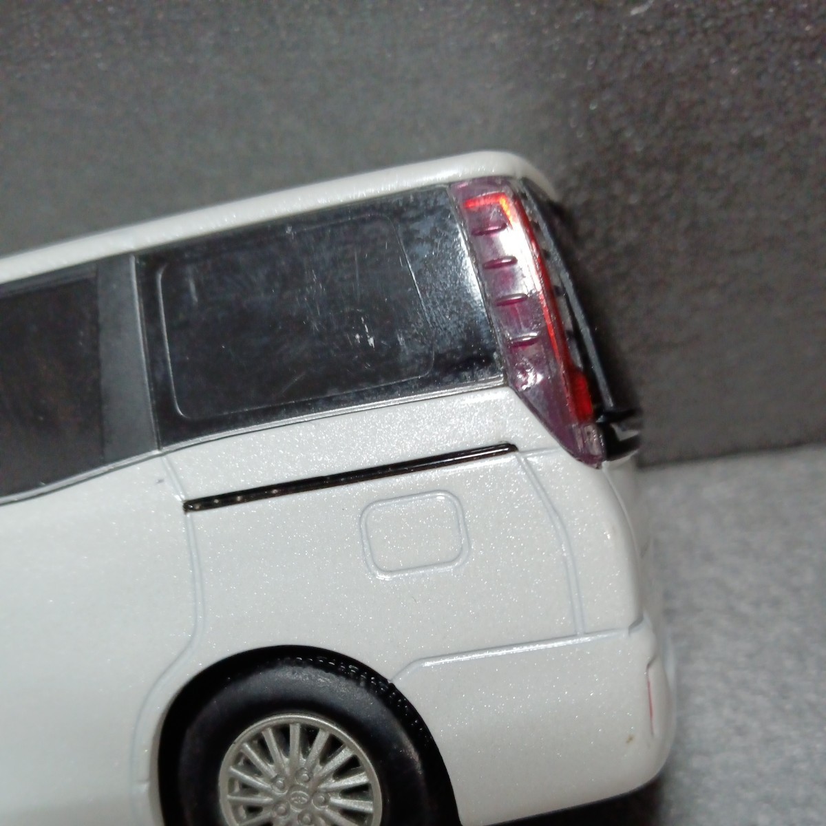 カラーサンプル「1/30 エスクァイア」Esquire ミニカー ホワイトパール