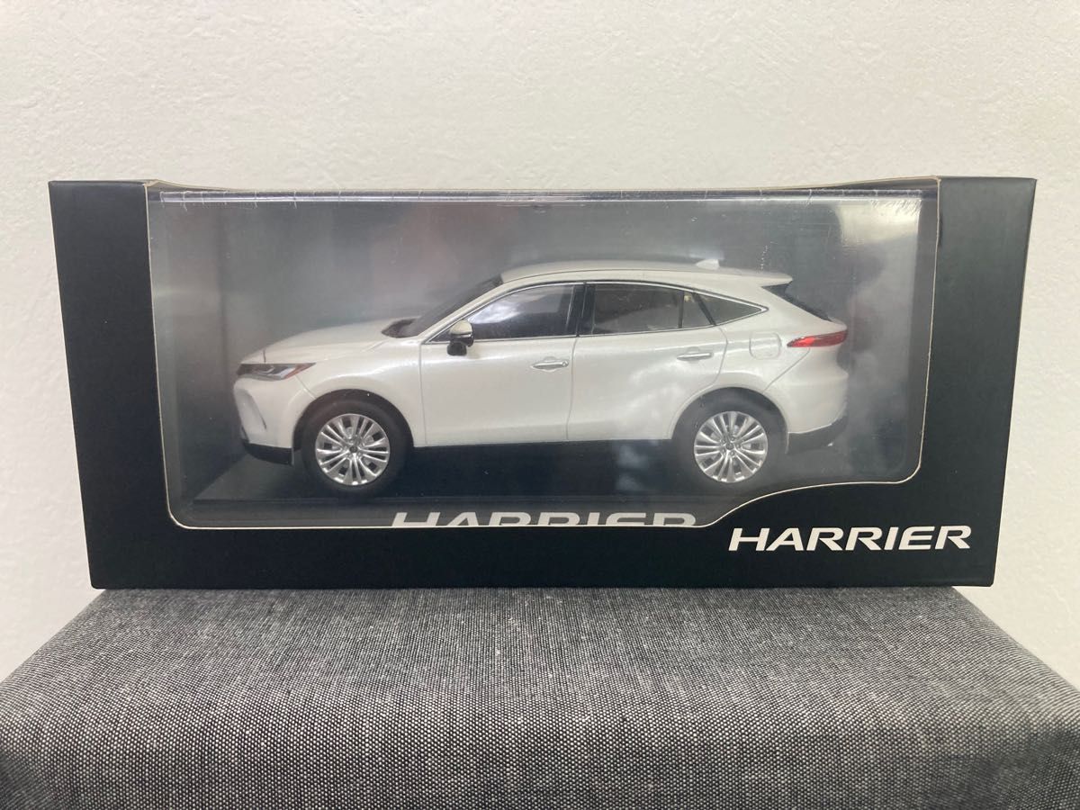 カラーサンプル トヨタ ハリアー ミニカー 非売品 ホワイトパール