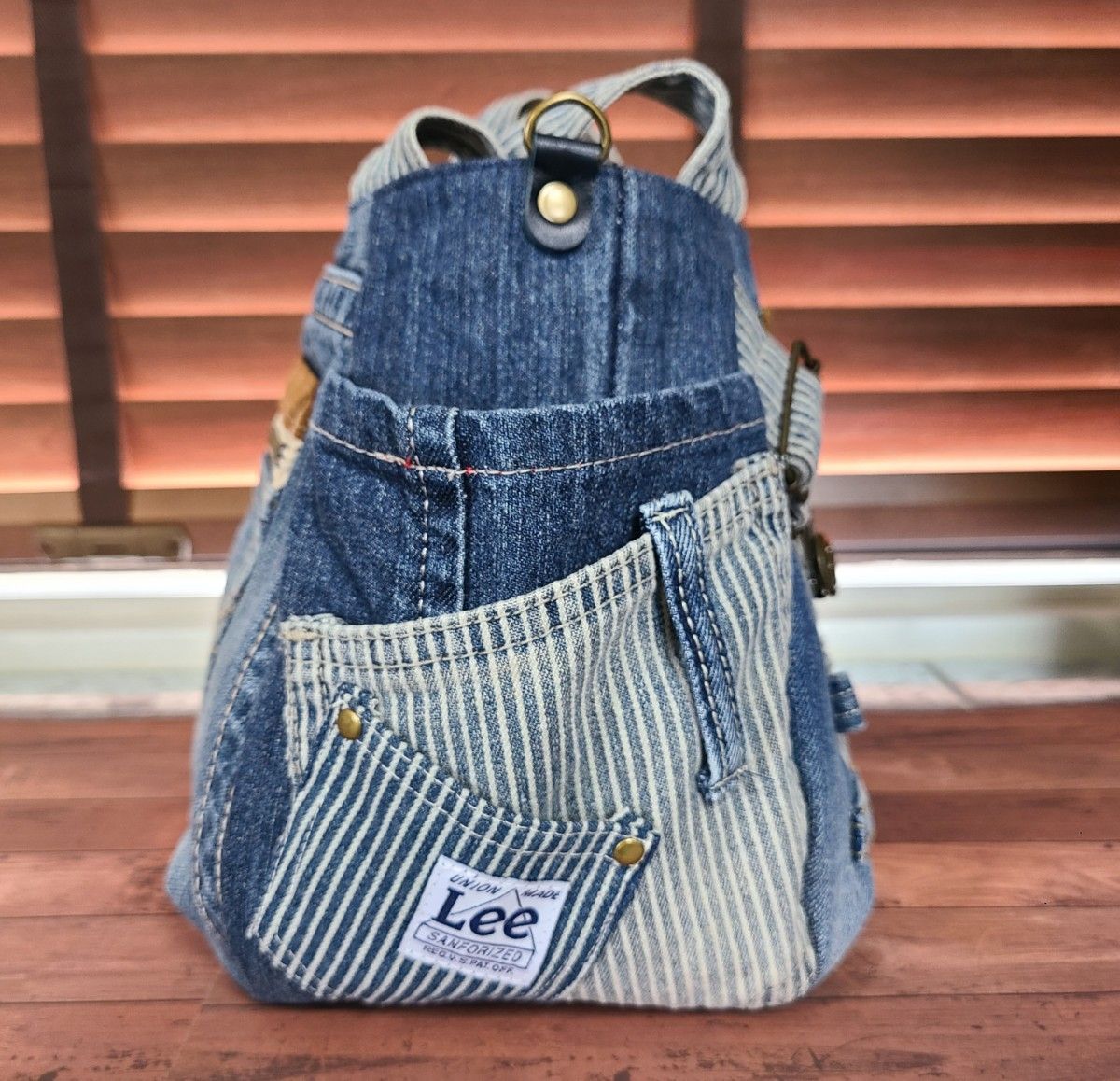 SOLD OUT】 デニムリメイクトートバッグ ヒッコリーオーバーオール ご