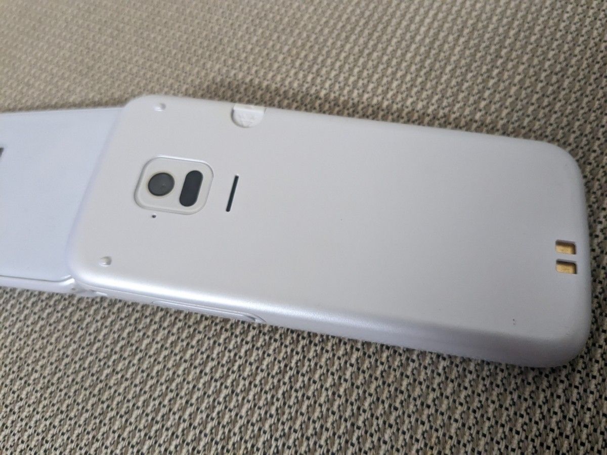 docomo ドコモ らくらくホン F-01M ホワイト 4G 現行機種 ガラケー