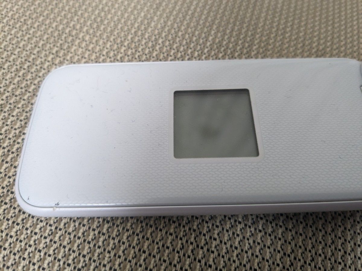 docomo ドコモ らくらくホン F-01M ホワイト 4G 現行機種 ガラケー