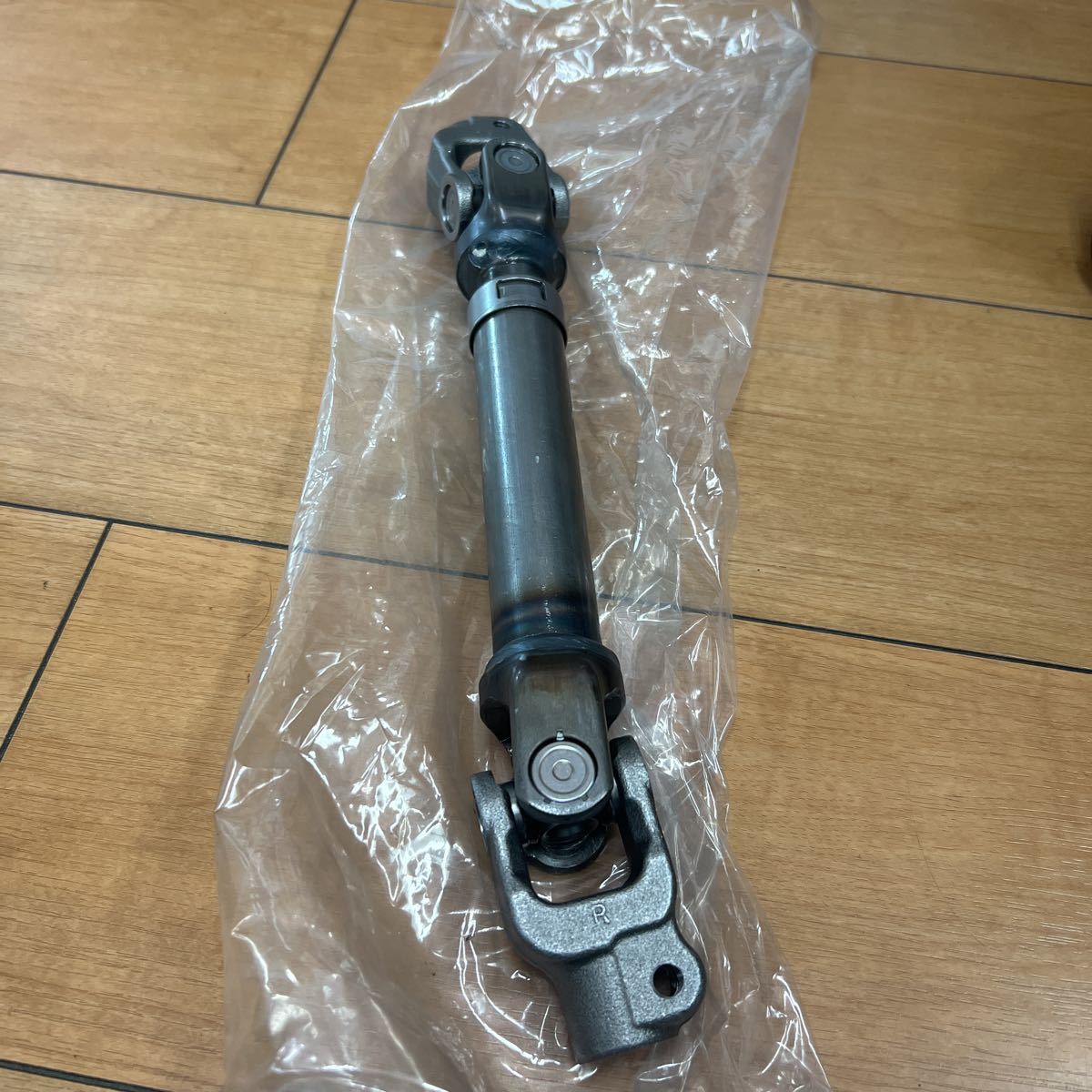 トヨタ純正プリウスα インタミシャフト ステアリング シャフト 45260