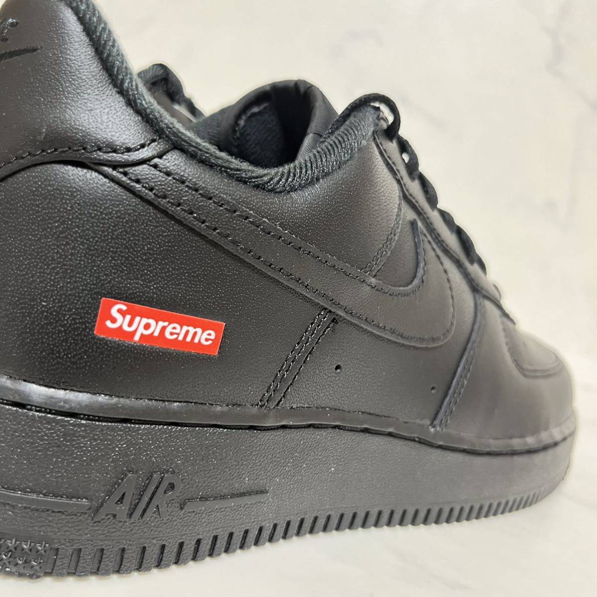 送料無料 24 5cm Supreme × Nike Air Force 1 Low Blackシュプリーム