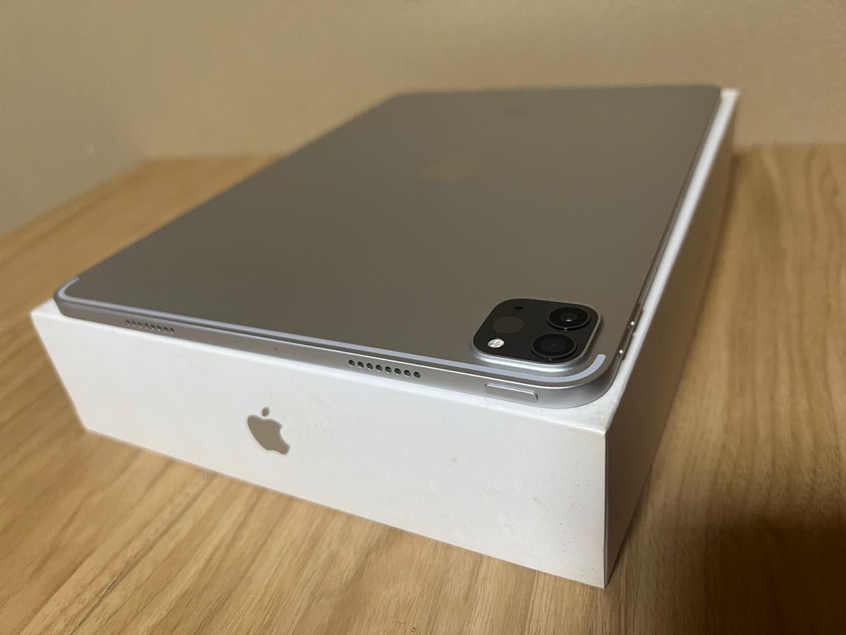 美品】iPad Pro 11インチ 第3世代 Wi-Fi 256GB シルバー A2377 MHQV3J