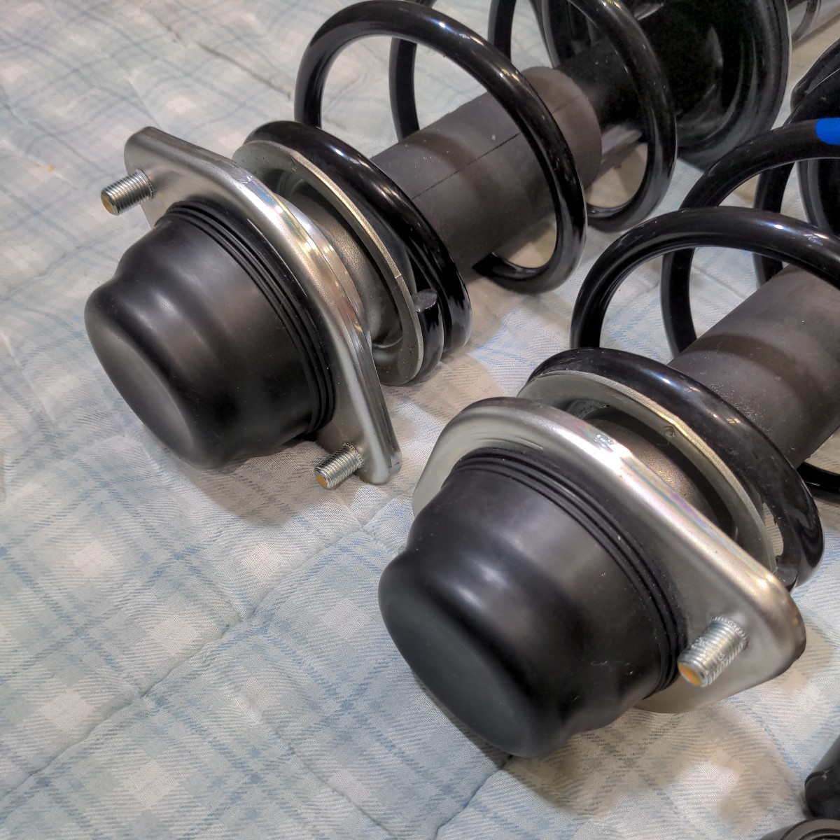 スズキSUZUKI DA17W エブリィワゴン純正品サスペンションセット 距離浅