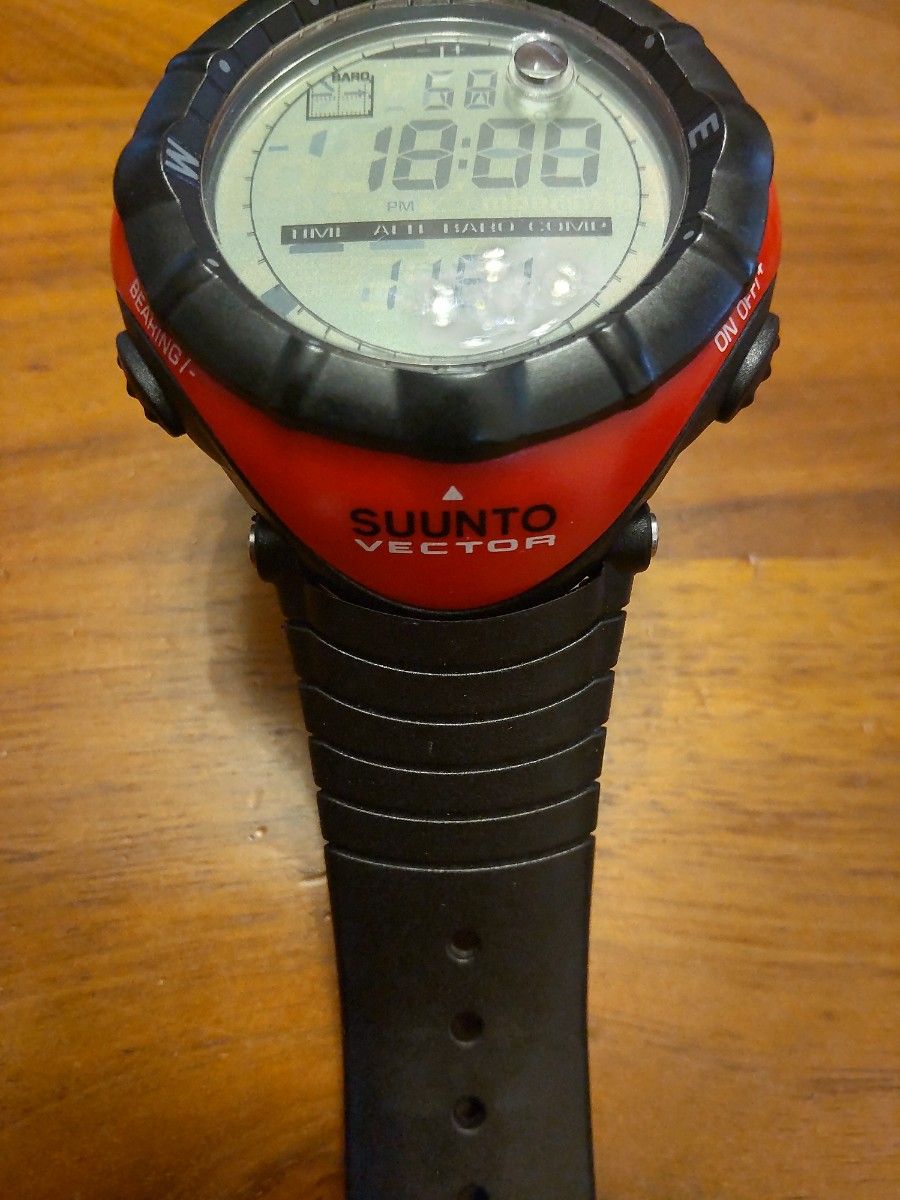 初期型 超美品 廃盤 SUUNTO スント VECTOR ベクター 赤 RED｜Yahoo
