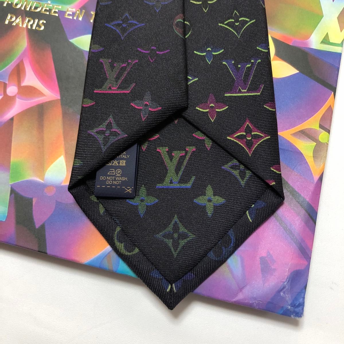 限定品 未使用箱付 袋付 LVルイヴィトン ネクタイ モノグラム ネオン