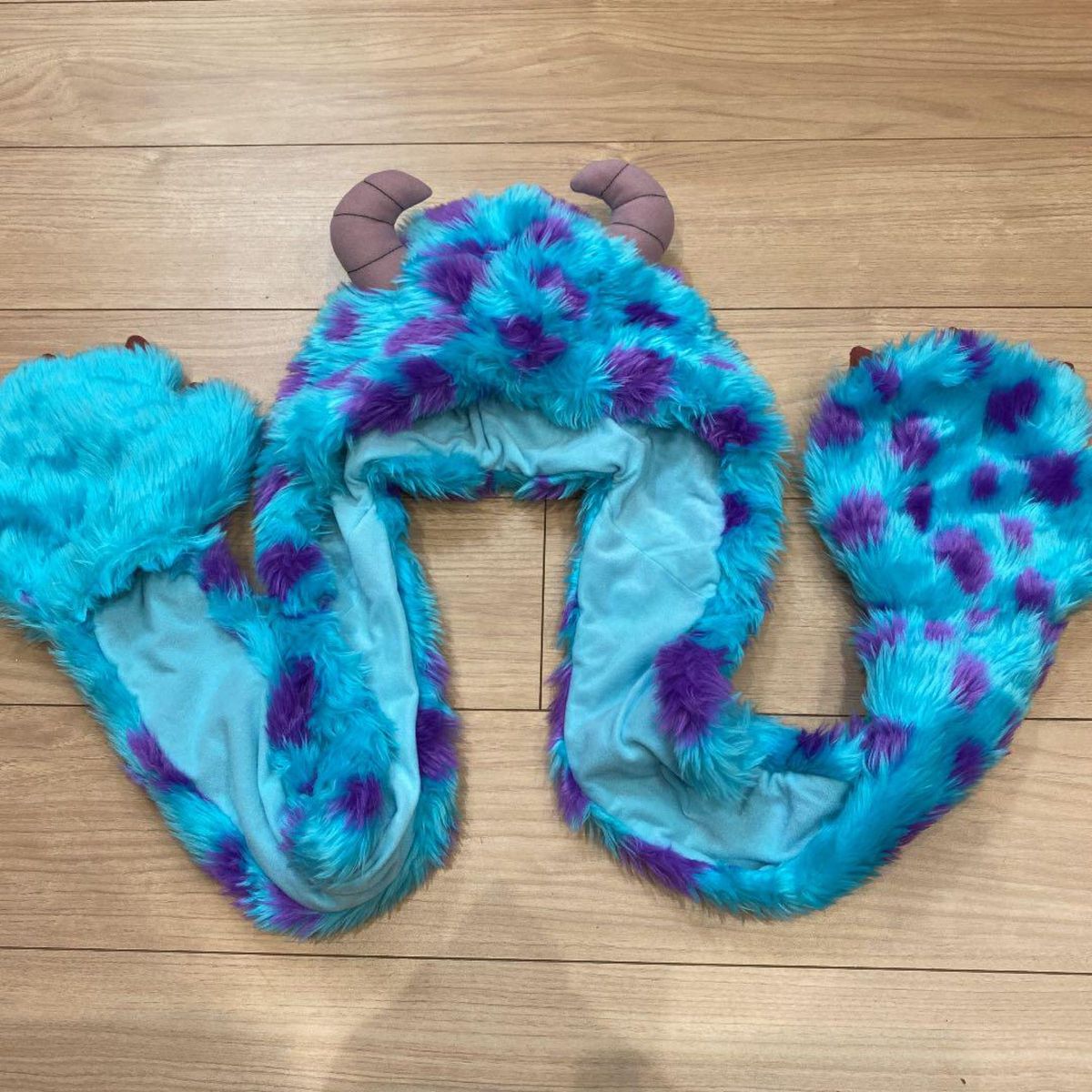 ディズニー モンスターズインク サリー ファー マフラー 手袋 ファン