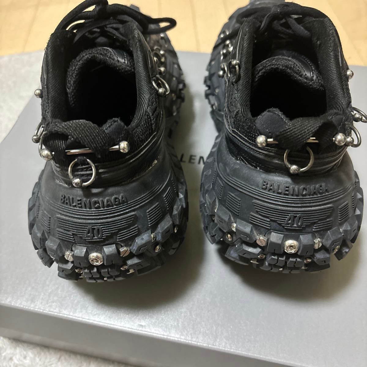 入手不可 BALENCIAGA Bouncer ピアス加工 スニーカー ディフェンダー