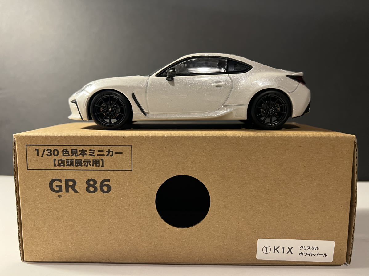 Yahoo!オークション - GR86 ミニカー(1/30スケール ) トヨタ 非売品 人