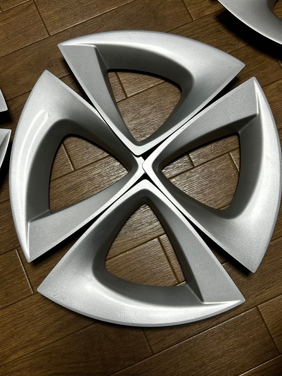 トヨタ プリウス 50系 純正 ホイール アクセントピース 色 シルバ 20個