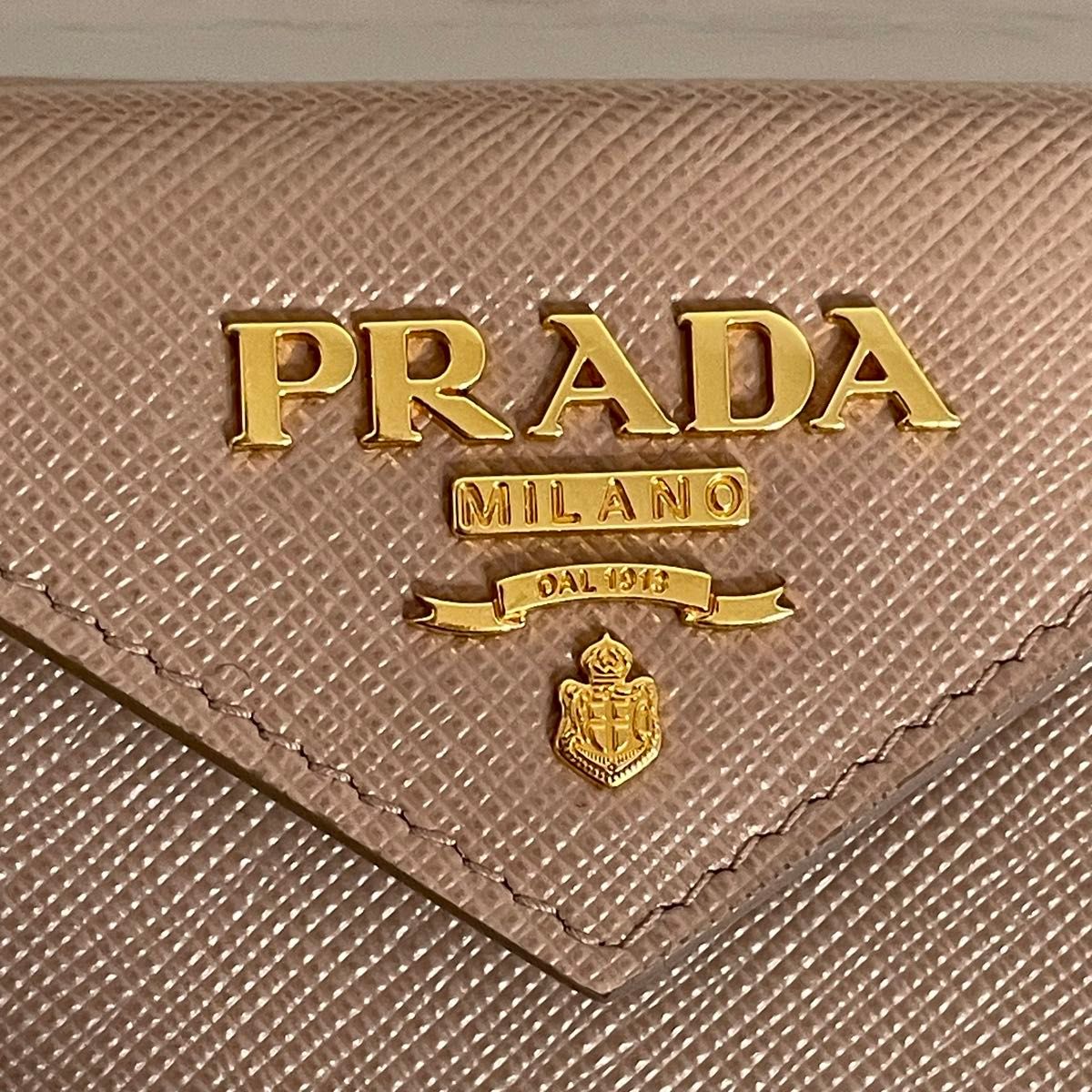 新品同様 極美品 PRADA プラダ 三つ折り財布 ミニ財布 ベージュ｜Yahoo